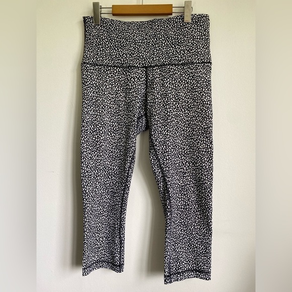 lululemon athletica Pants - Lululemon Wunder Under 23’’ Crop Tight Legging • Black White • US 12